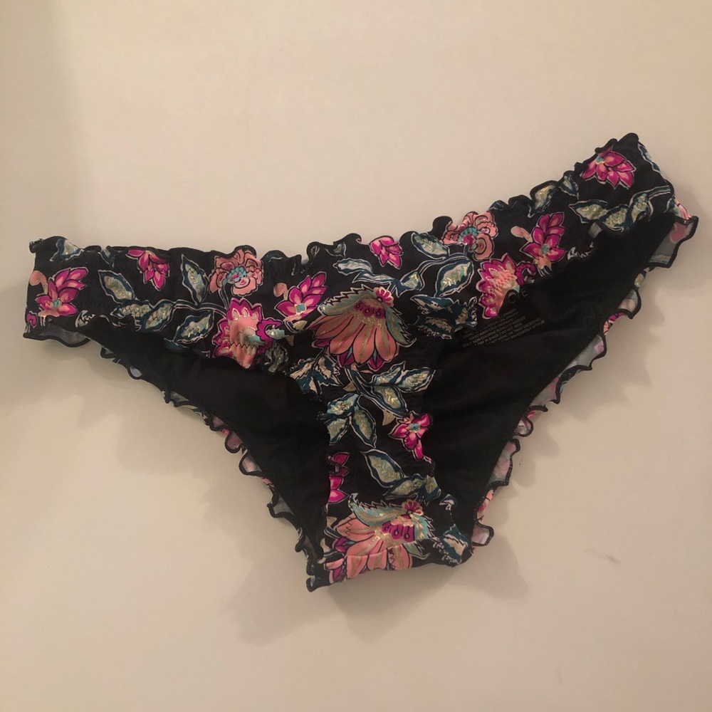 Ruffle Cheeky Bikini Bottoms Size Small